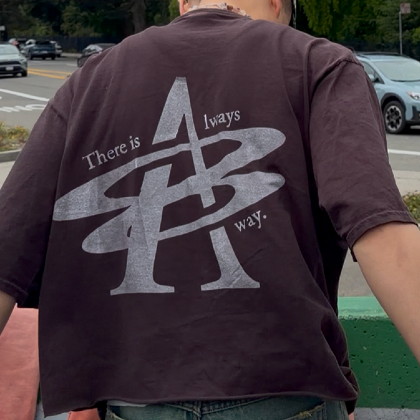 AV8 TEE - BROWN