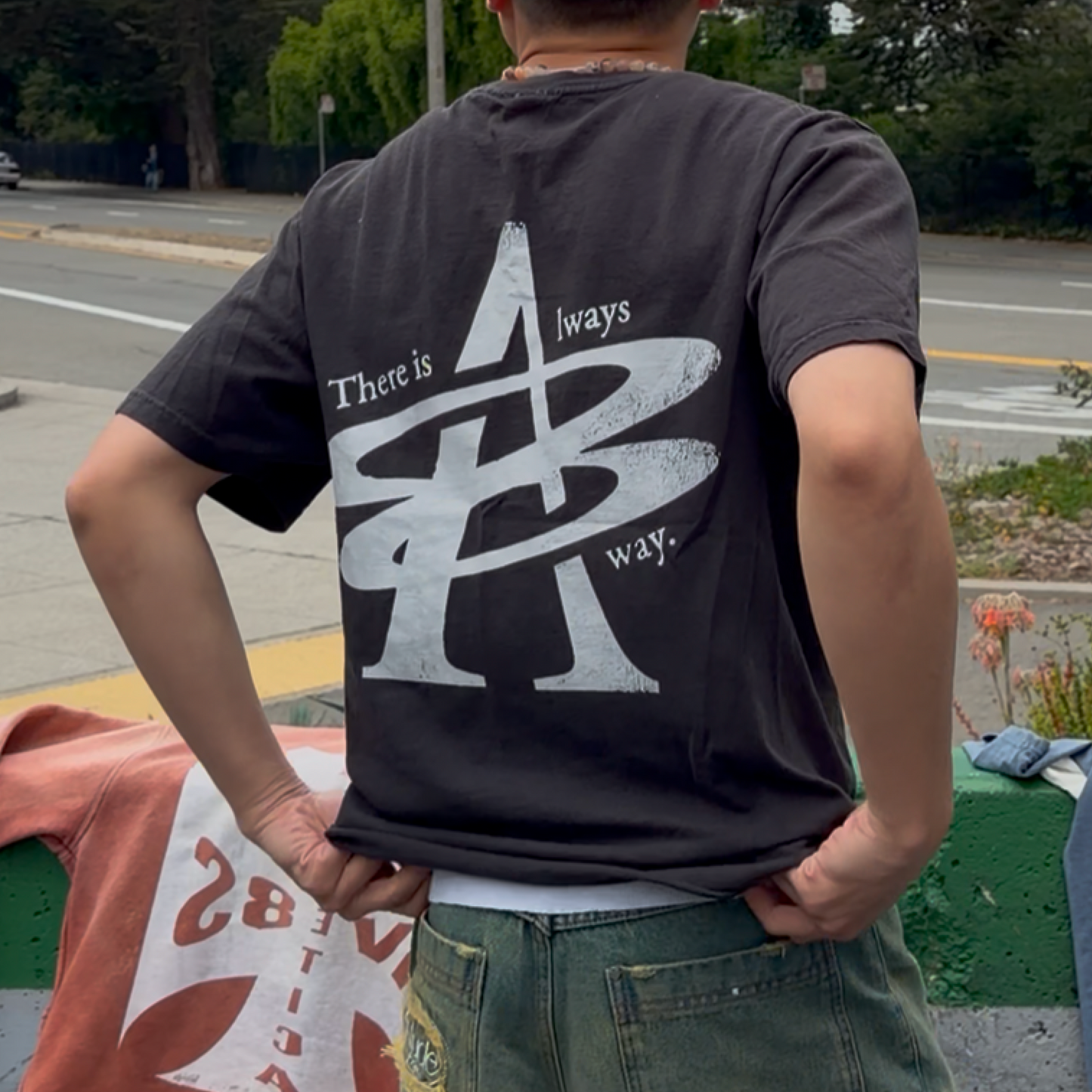 AV8 TEE - BLACK